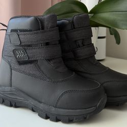 Kids Snow Boots, Size 2, Brand New, All in Motion