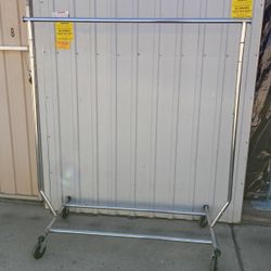CLOTHES   HANGIN RACK 