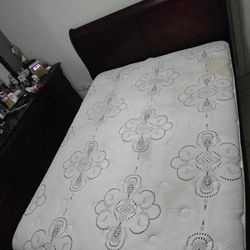 Free Queen Mattress / Colchón Queen Gratis 