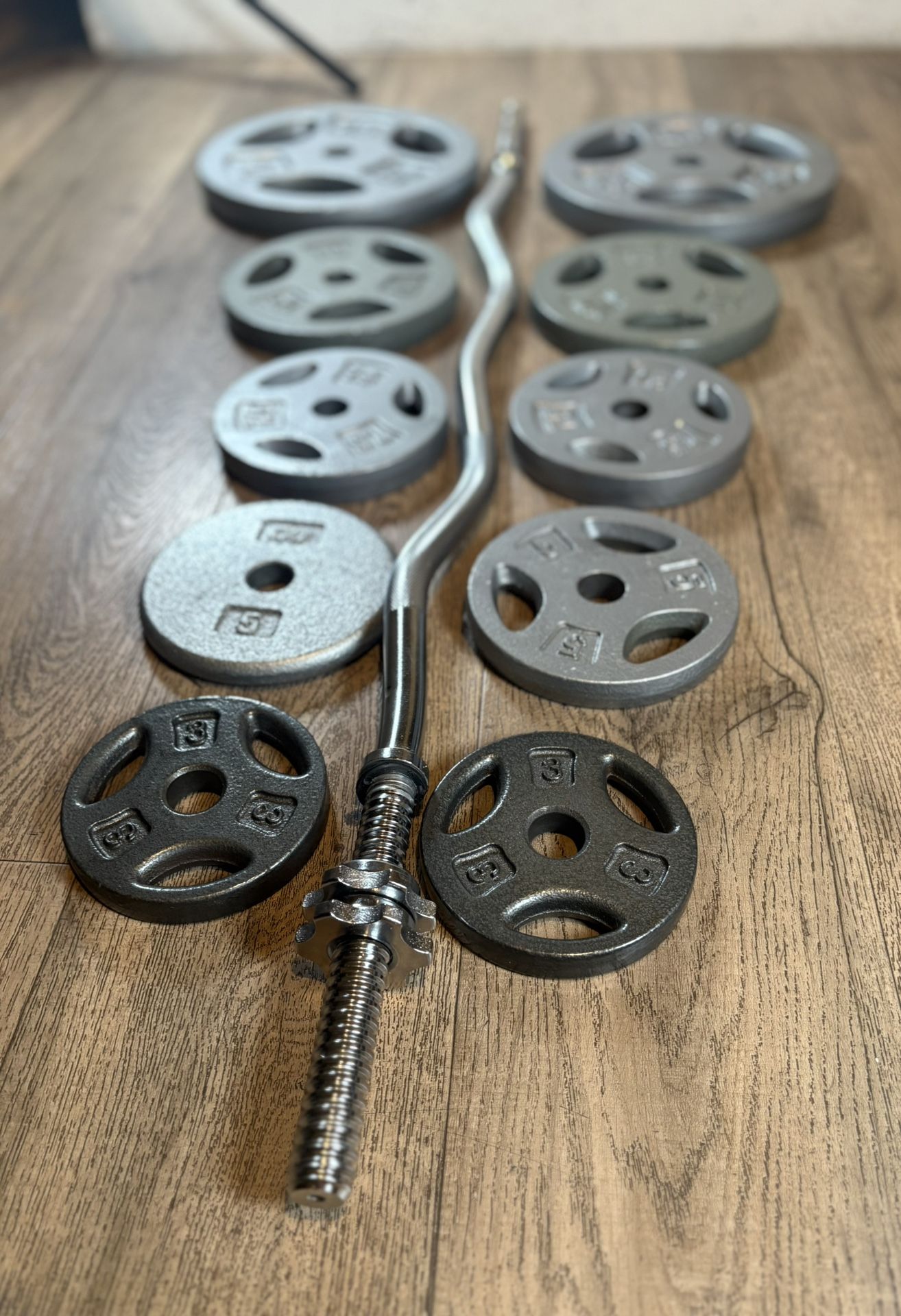 Standard NEW Curl Bar With CAP Cast Iron Plates  Total: 117 lbs