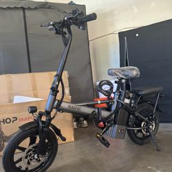 Folding electric bicycle