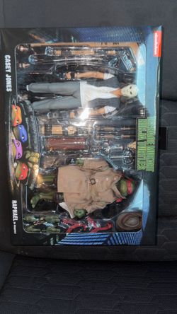 NECA TEENAGE MUTANT NINJA TURTLES (1990 Movie) 7” scale figures (CASEY JONES AND RAPHAEL)