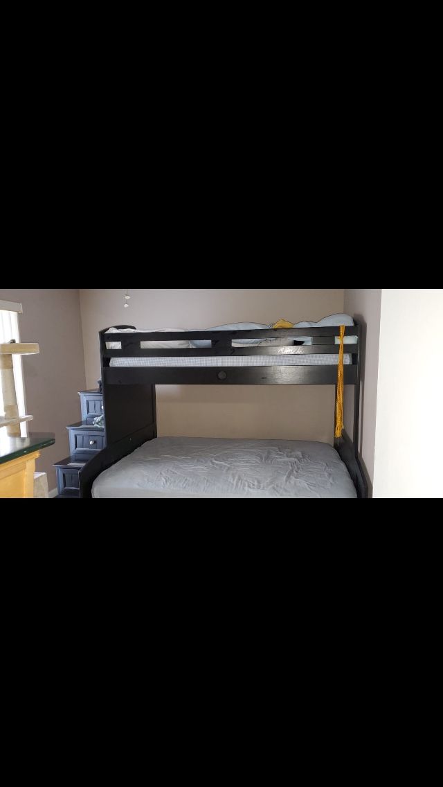 Full bed with bed bunk and trundle