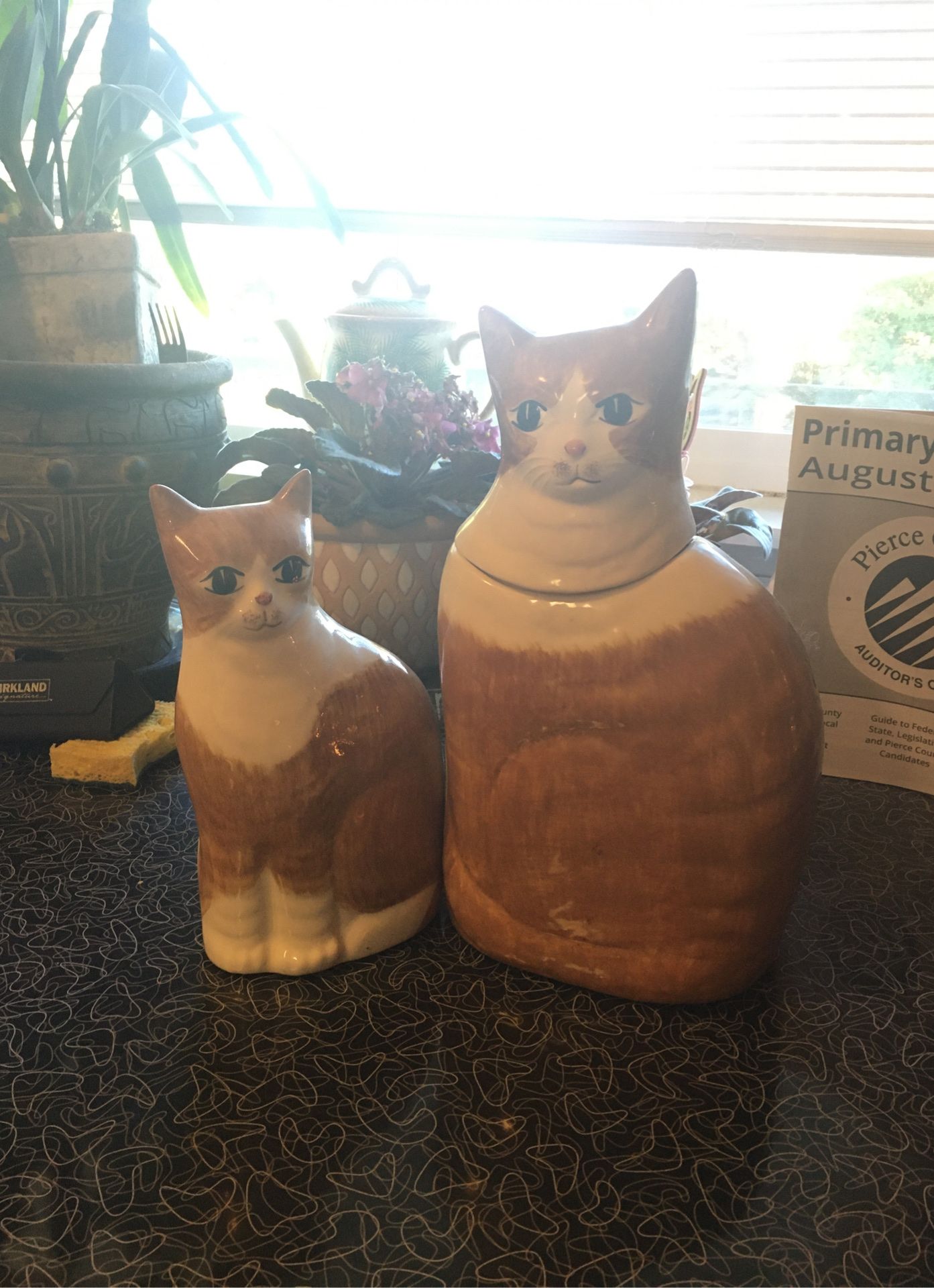 Full sized cookie jar and matching statue