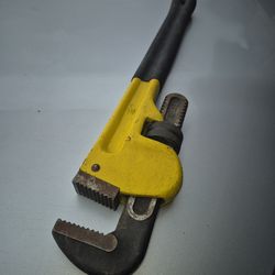 Pipe wrench 18"