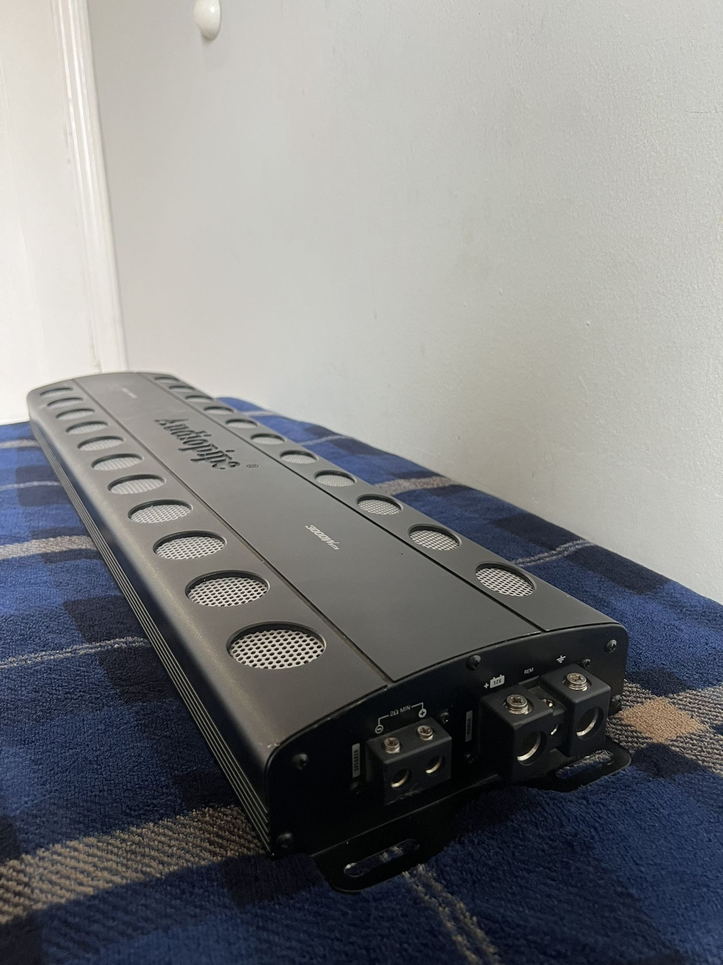 3000watts Audiopipe Amplifier 