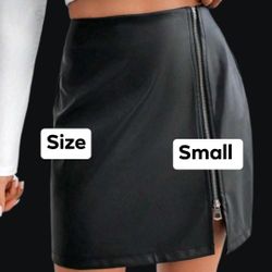 New Women’s Skirt Size Small 