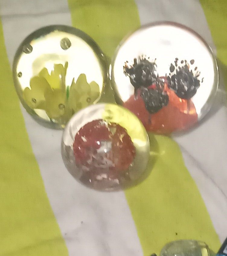 Glass Paper Weights Latger Then Stand Size And So Unique..buying All 3