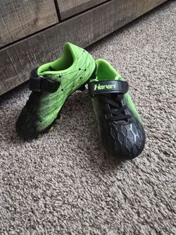 Boys soccer cleats size 11
