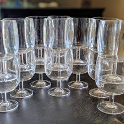 VTG Set Of 16 Clear Plastic Stemmed Wine/Water Glasses Hold 10 oz 