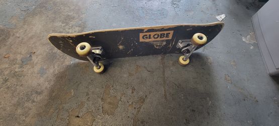 Skateboard.