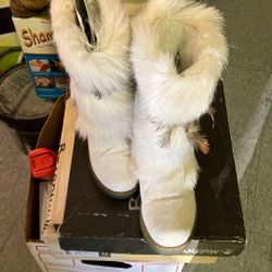 Bear paw Boots. New