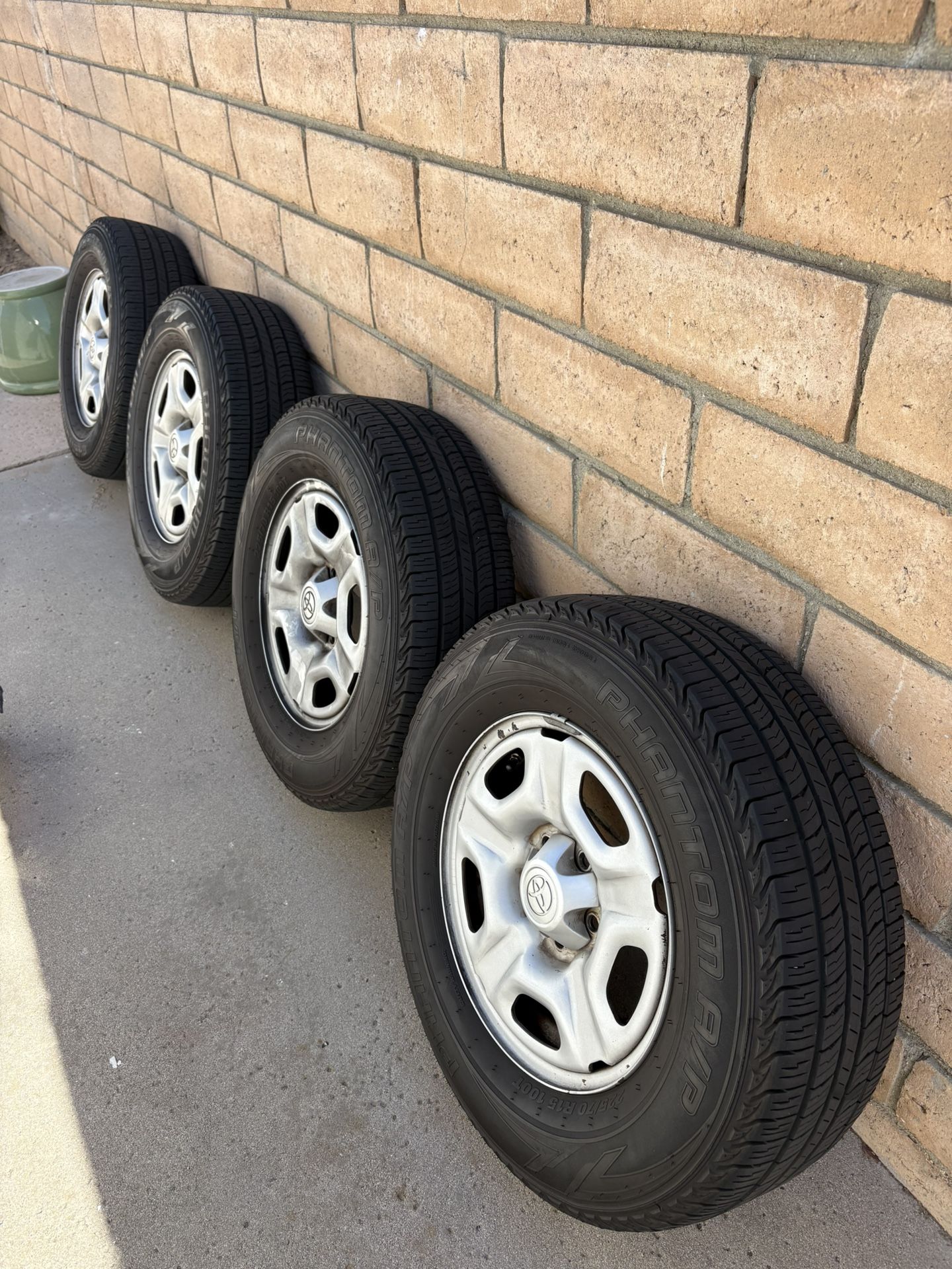 2nd Gen Toyota Tacoma OEM 15in Wheels Tires 5x114.3 (5x4.5)