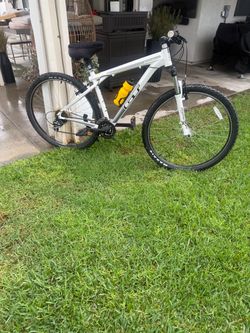 Adult GT Karakoram Medium Size Mountain Bike