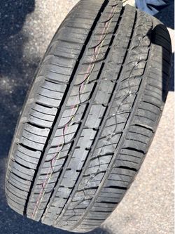 Single (1) 235 55 18 Kumho Crugen tire - Never used