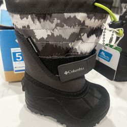 Columbia size 5 toddler Brand New Snow Boots