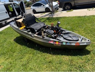 Old Town Sportsman PDL 106 Fishing Kayak w/ accessories