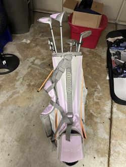 Woman’s Golf Clubs And Bag