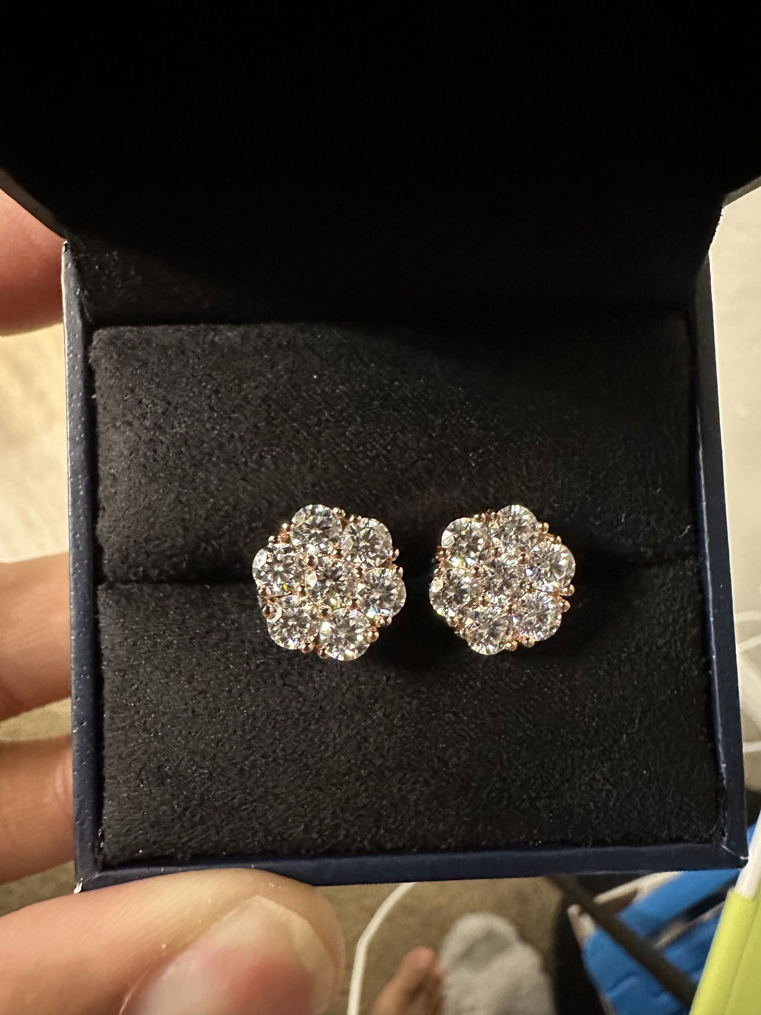 Material Finish: Gold Plating Stone Type: VVS Clarity D Color Moissanite Stones