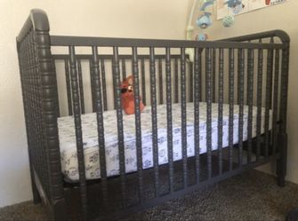 Beautiful Baby Crib just like new