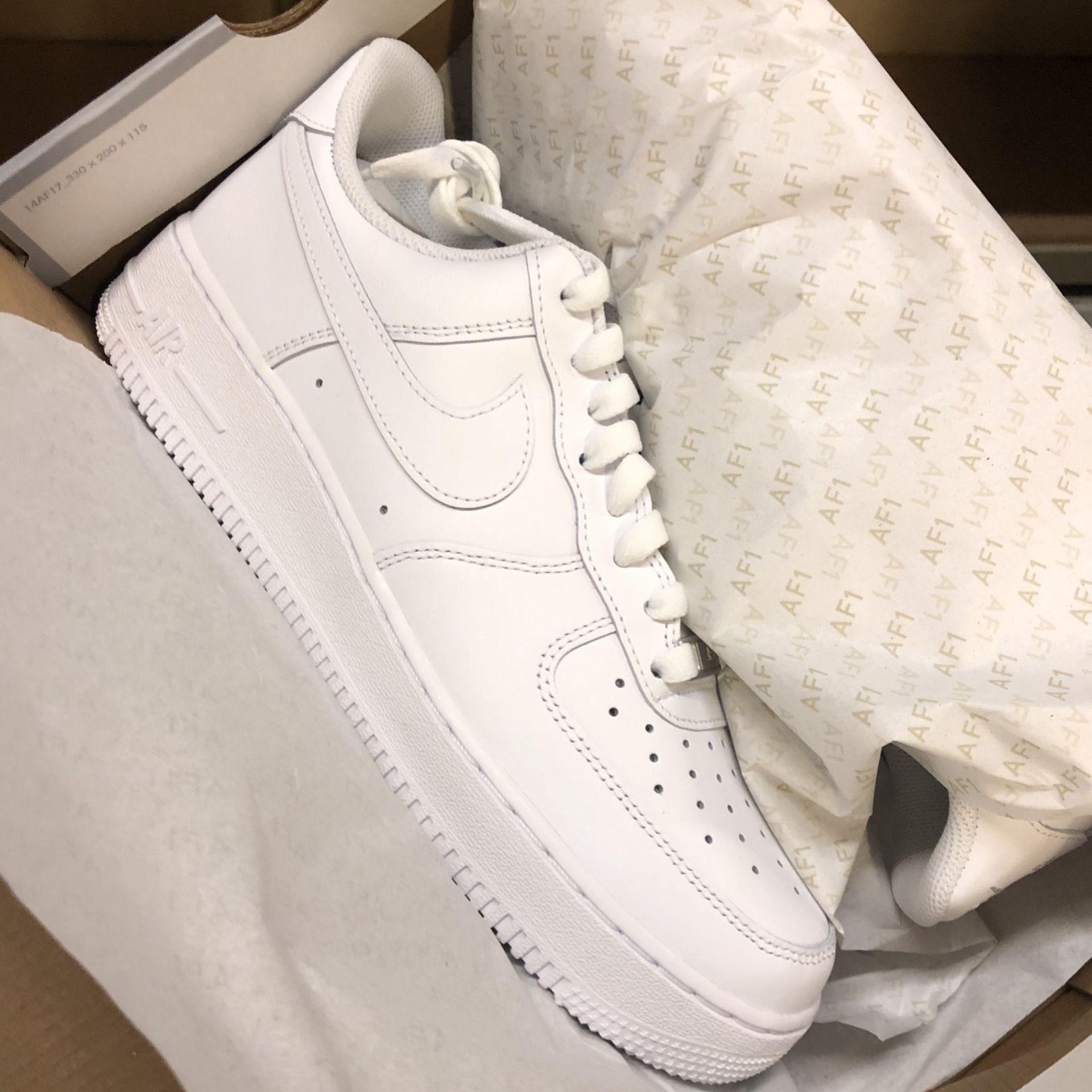 Air Force One All White Men Size 9, ,10 11