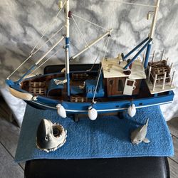 NAUTICAL WOOD MODEL “JAWS” FISHING BOAT DETAILED BLUE & WHITE TABLE TOP ARTWORK