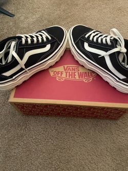 VANS MENS 5.5 OR WOMENS 7