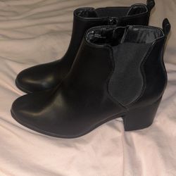 Size 9 Women’s Boots 