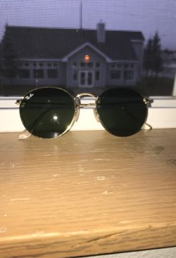 Ray banz never worn no scratches