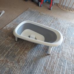 Splash & Store Bathtub