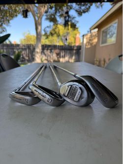 Dunlop Australia Iron Set Right-Handed Steel Shafts Black/Silver 4pc