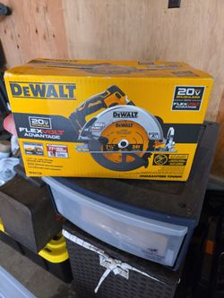 Un opened -20-Volt MAX 7-1/4 in. Cordless Circular Saw (Tool Only)