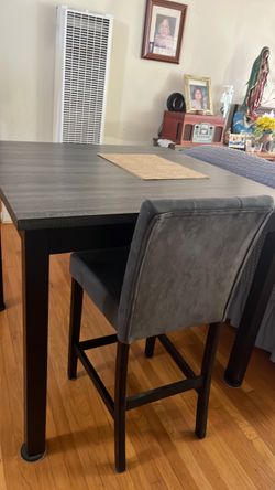 Dining table will 4 chairs