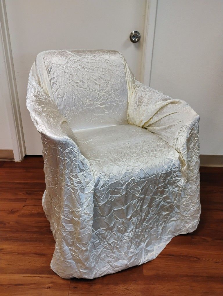 Rolling Club Chair With Seat Cover