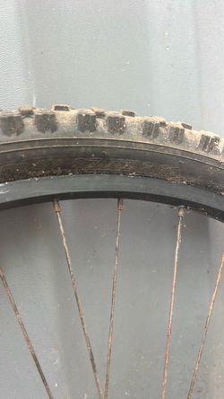 Size 27 bicycle wheel
