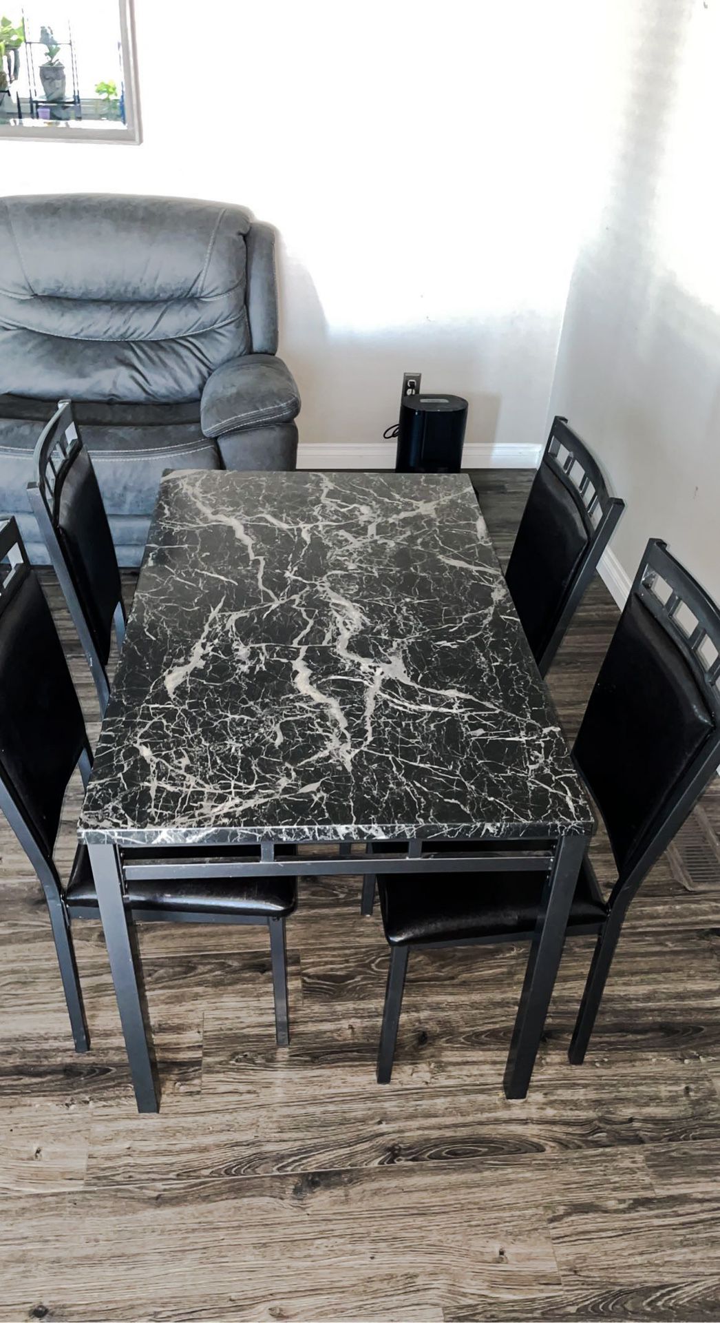 Black & White Marbled Table & Metal Chairs