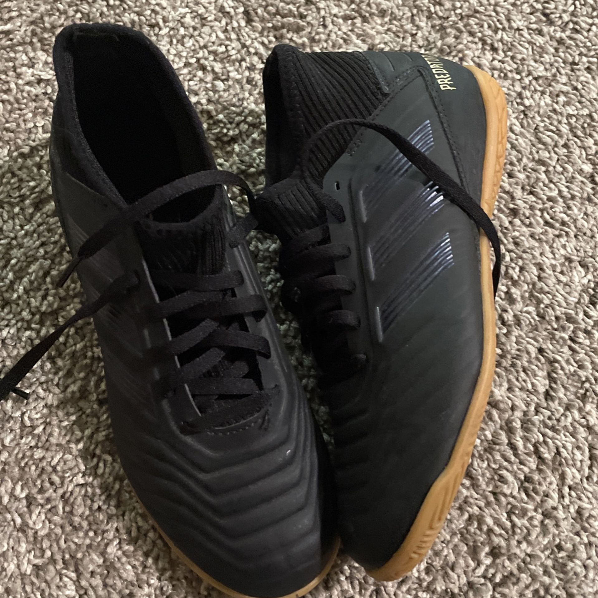 Boys Adidas Soccer Shoes Size 4.5Y 