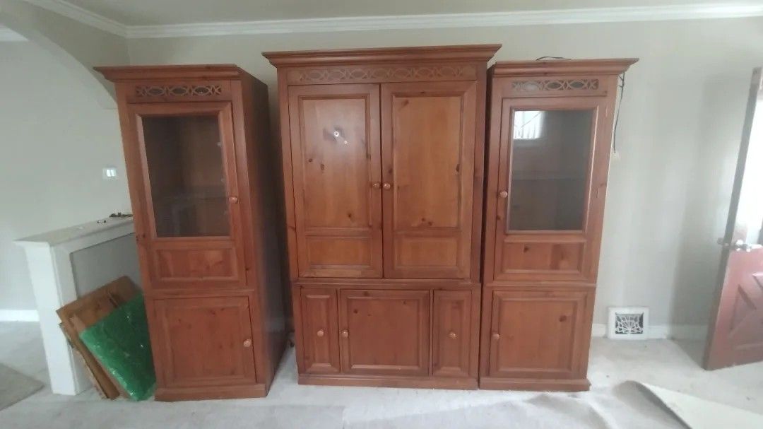 Large 3 piece entertainment center for sale
📺