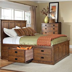 Jerome’s Oak Park Bedroom Set