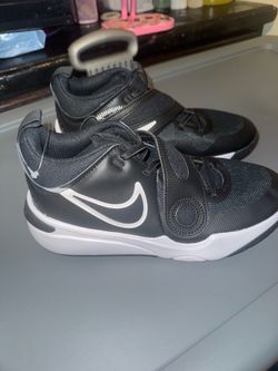 Nike Black and White Sneakers size 6y