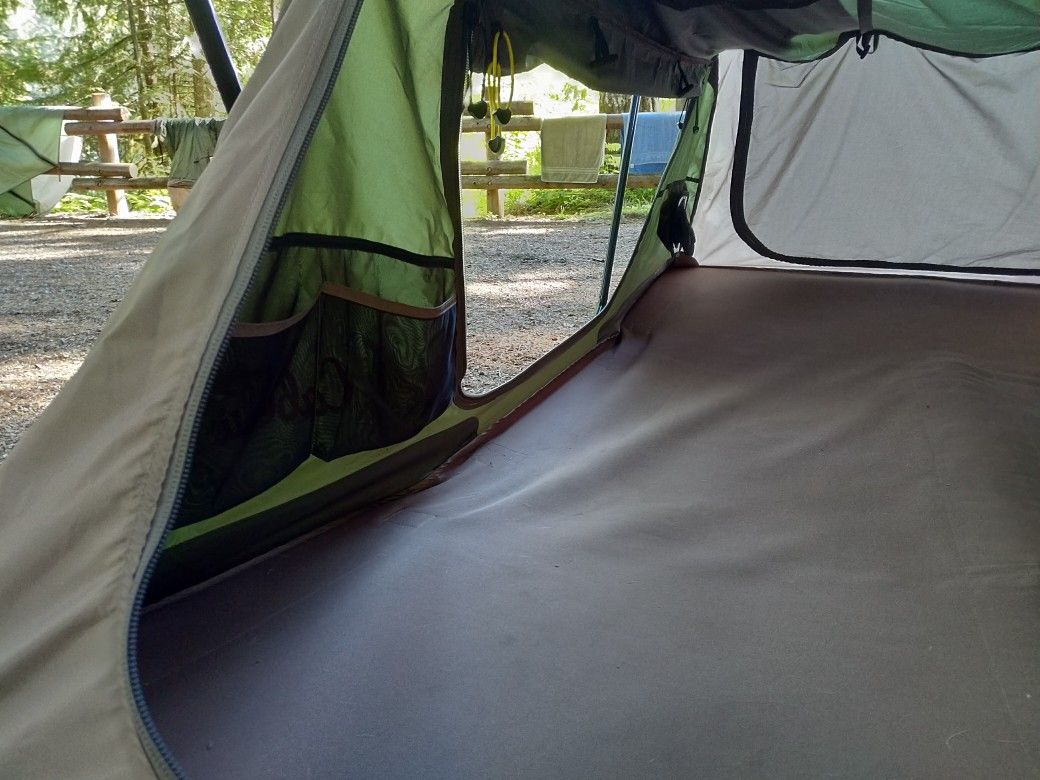 Cabela's deluxe tent cot for Sale in Lynnwood, WA OfferUp