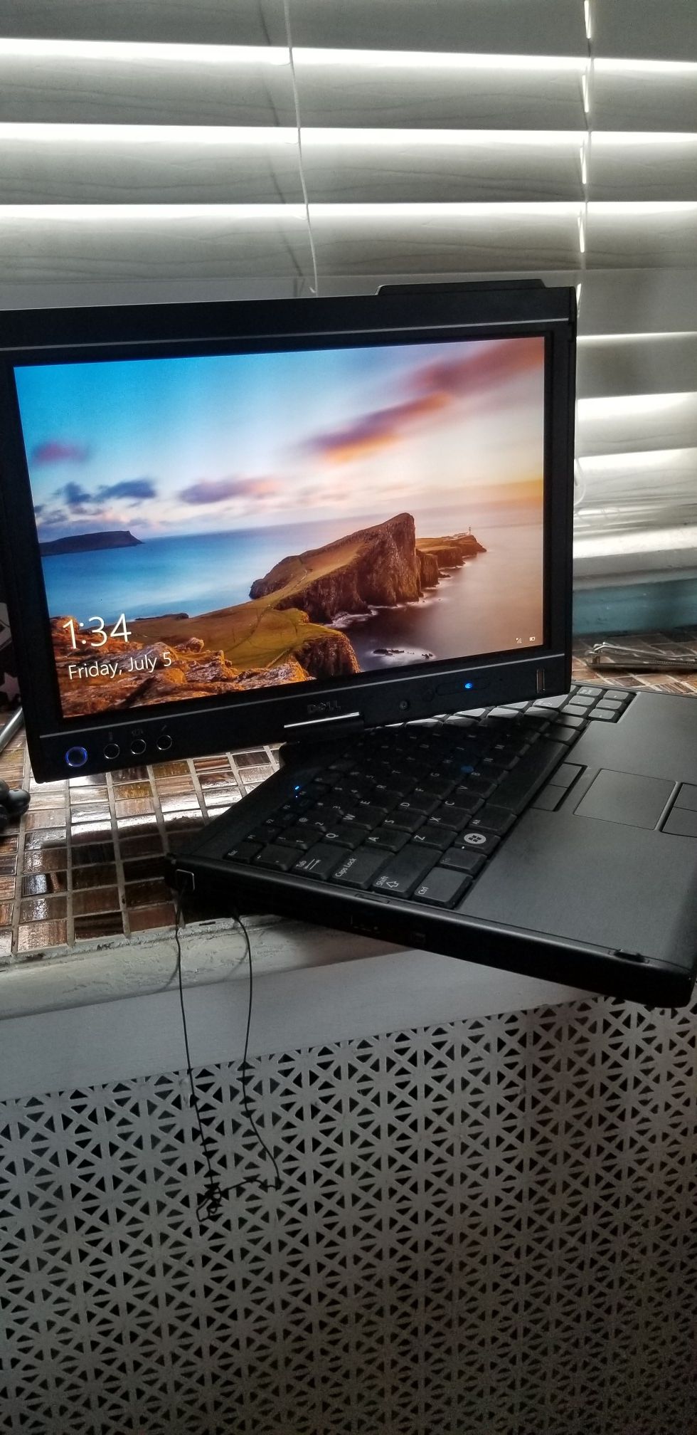 Dell laptop (touchscreen)