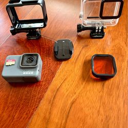 GoPro Hero 7 Silver + Mountable Waterproof Case + Mountable Hardshell Case + 32GB Card - Excellent Condition