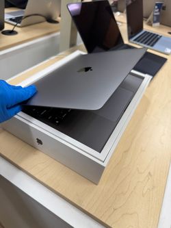 MacBook Pro M2 13 inch 256 Gb SSD 8GB RAM