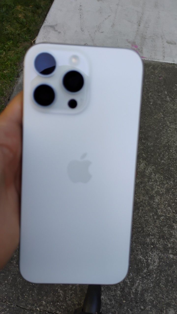 iPhone 16 Pro Max