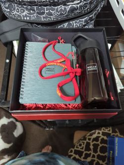 Wells Fargo Gift Set