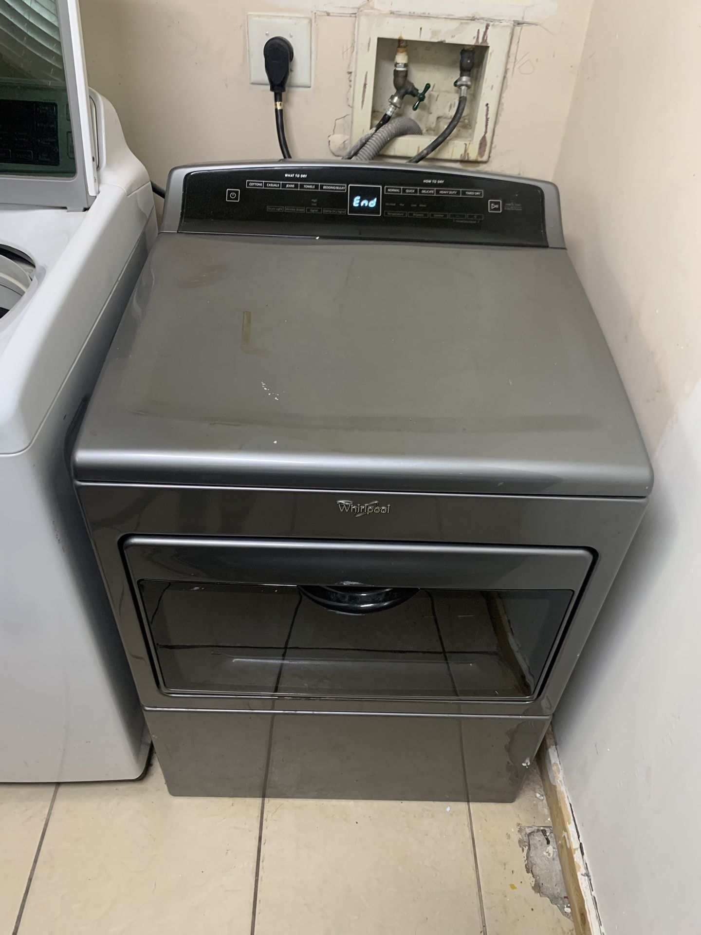 Whirlpool Electric Dryer Works In Good Condition ( Cash Only Please )