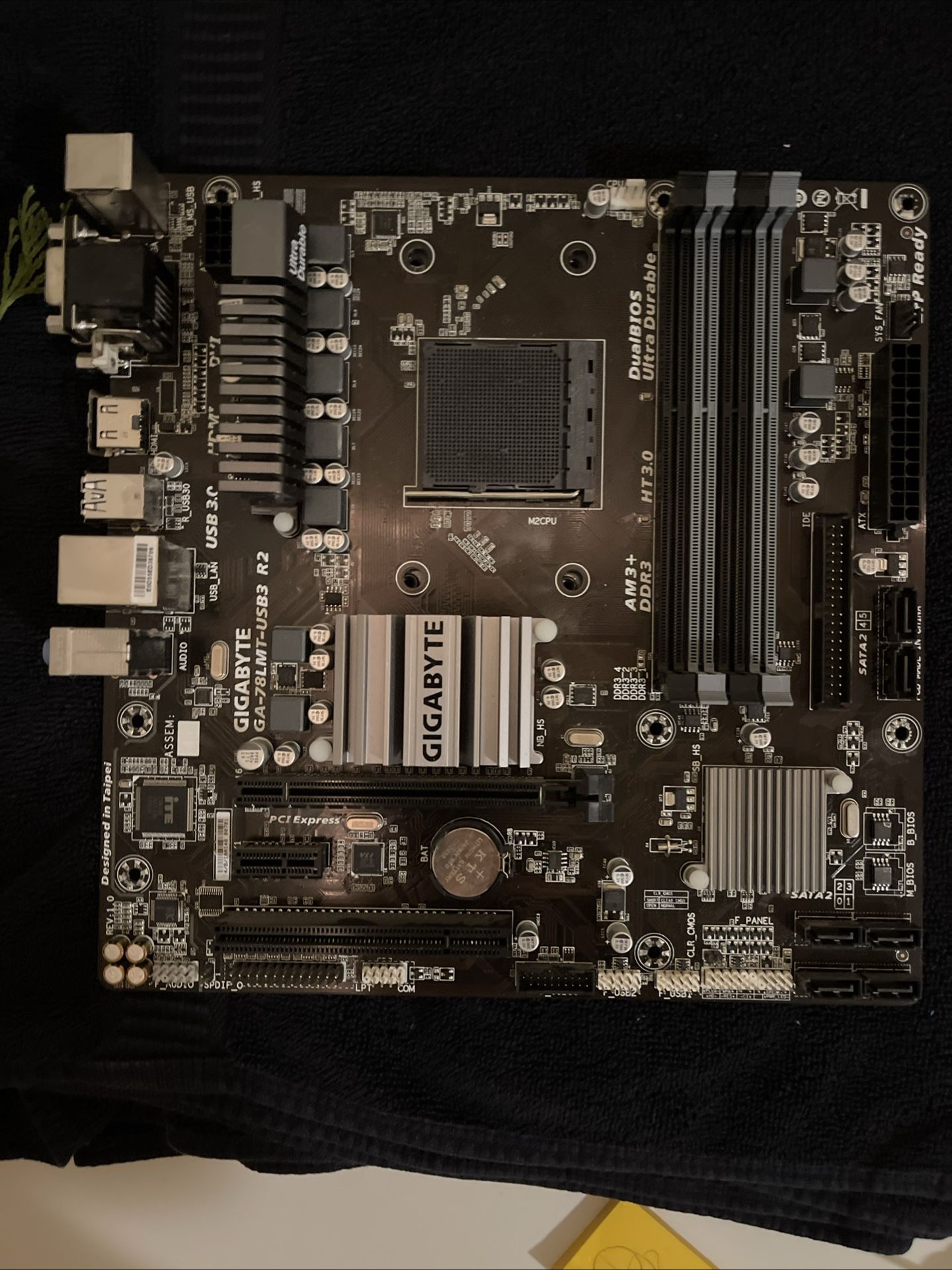 GIGABYTE GA-78LMT-USB3 R2 AM3+ AMD 760G Micro ATX Motherboard