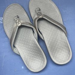 Arch Support Sandals - Vionic Tide II Women's toe post in pewter metallic leather - Size 8