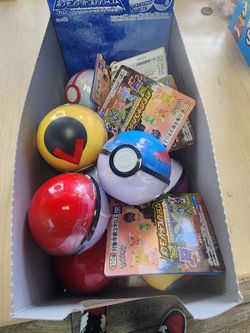        Pokémon PokeBall Candy Toy 